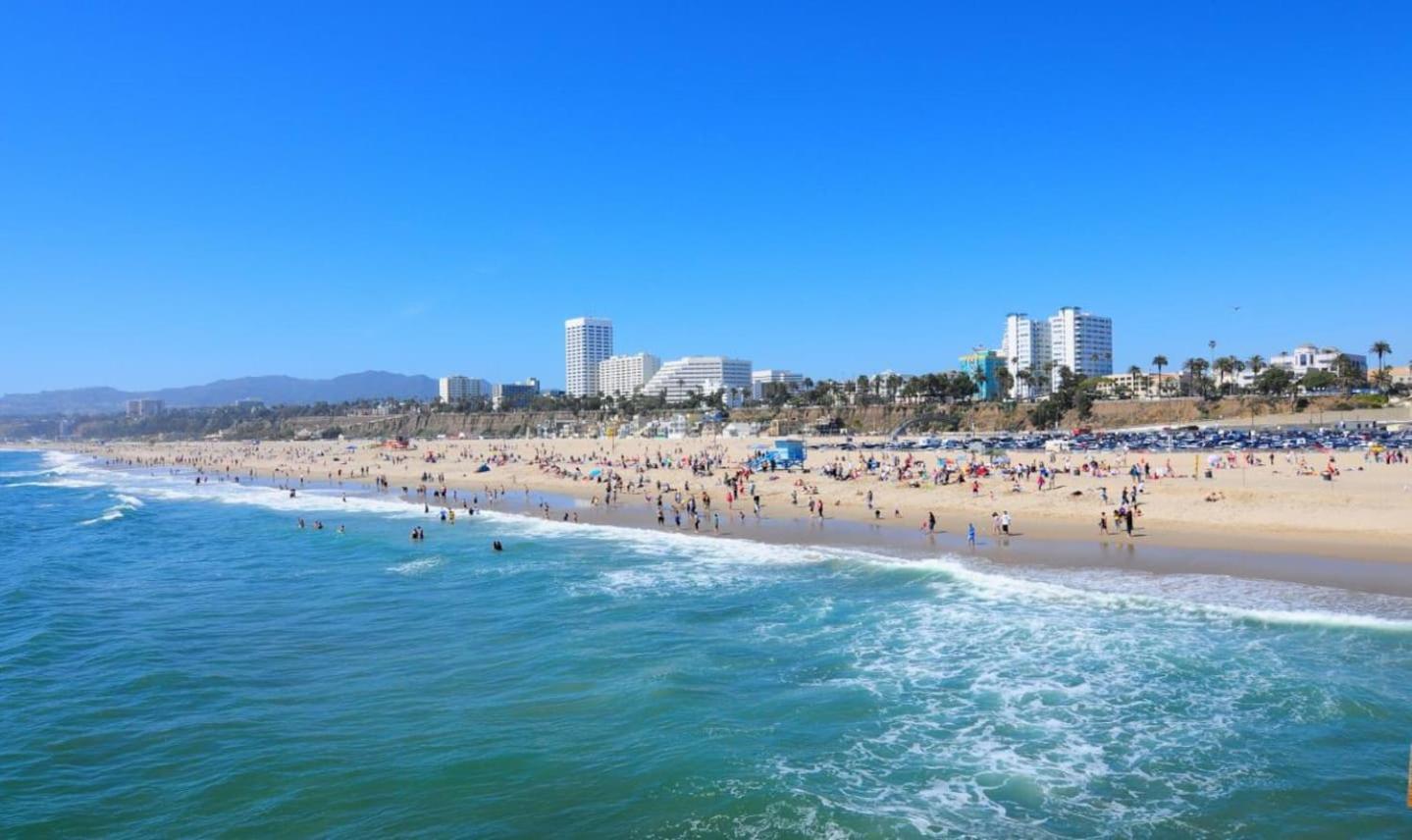 Newly Built Three Bedroom Close To Rodeo Drive Hollywood Downtown And Beaches Close To Attractions *