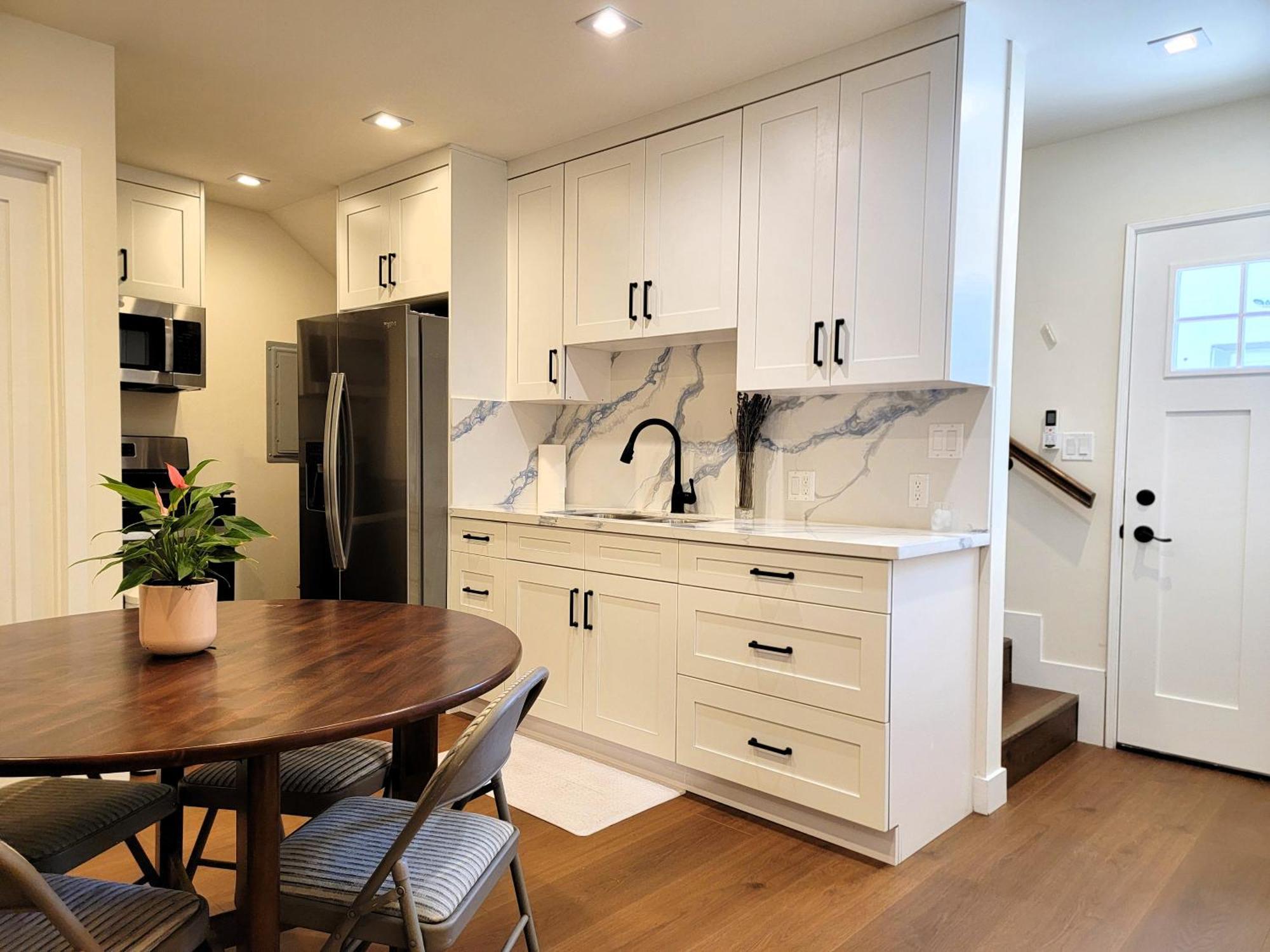 Newly Built Three Bedroom Close To Rodeo Drive Hollywood Downtown And Beaches Close To Attractions