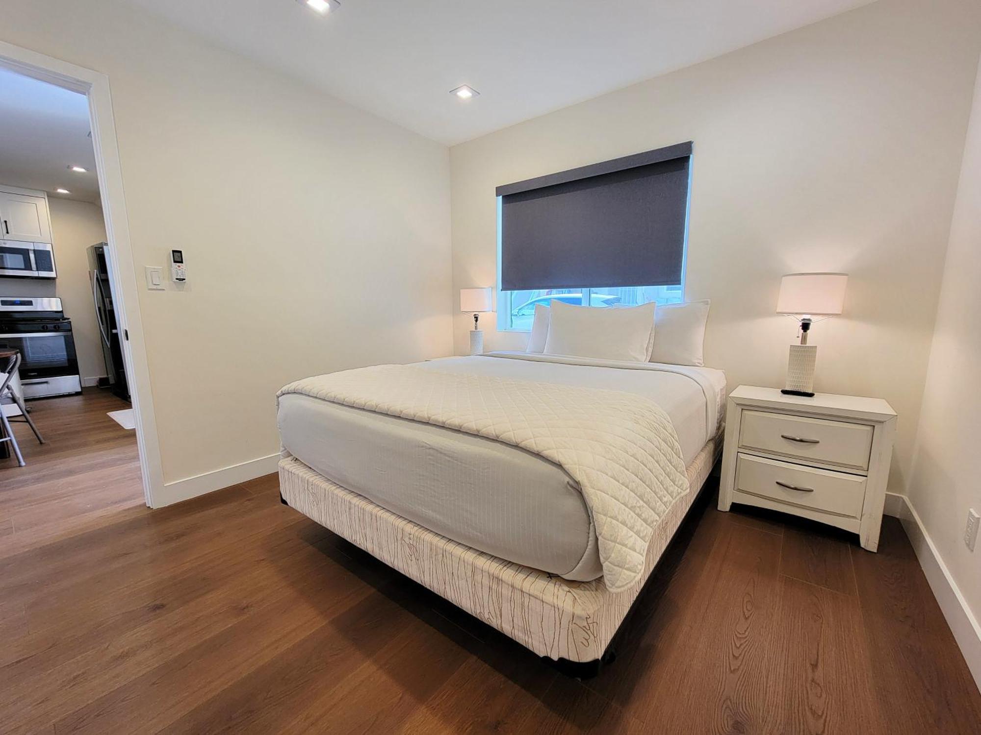 Newly Built Three Bedroom Close To Rodeo Drive Hollywood Downtown And Beaches Close To Attractions Apartment