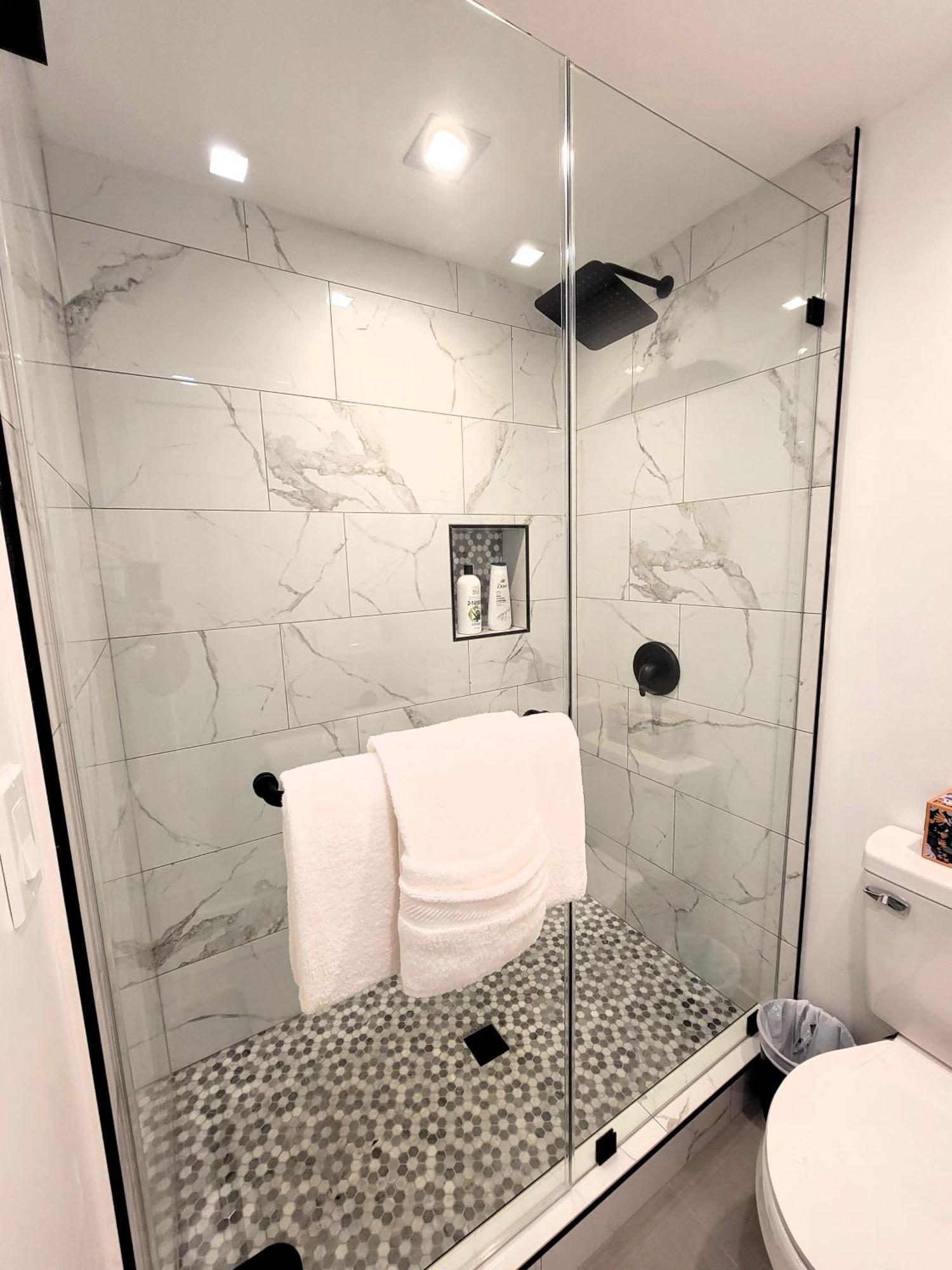 Apartment Newly Built Three Bedroom Close To Rodeo Drive Hollywood Downtown And Beaches Close To Attractions