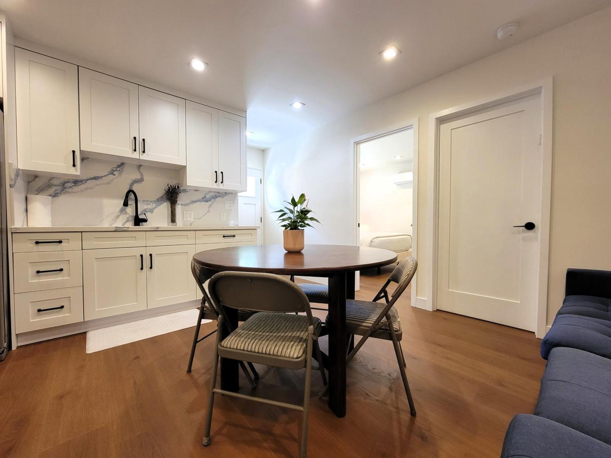 Apartment Newly Built Three Bedroom Close To Rodeo Drive Hollywood Downtown And Beaches Close To Attractions *