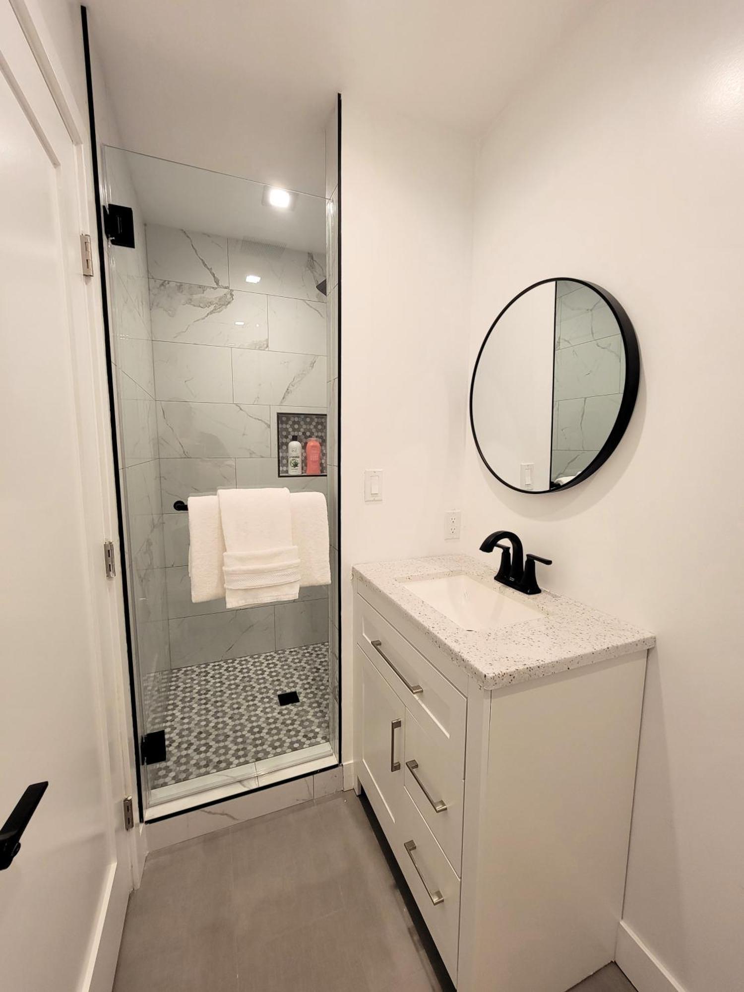 Newly Built Three Bedroom Close To Rodeo Drive Hollywood Downtown And Beaches Close To Attractions *