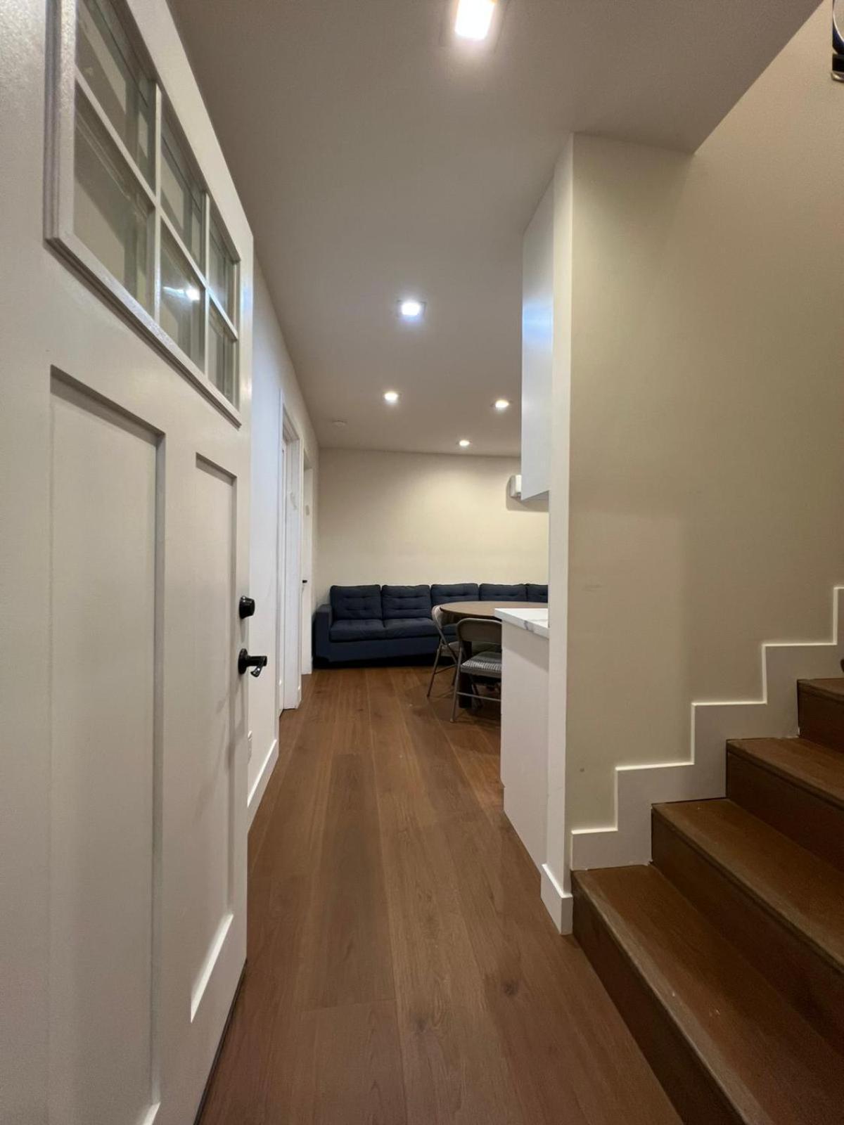 Newly Built Three Bedroom Close To Rodeo Drive Hollywood Downtown And Beaches Close To Attractions