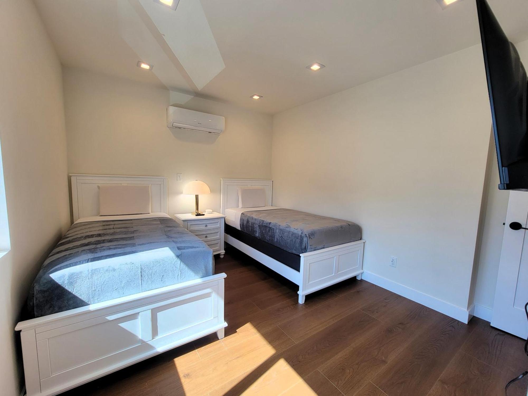 Newly Built Three Bedroom Close To Rodeo Drive Hollywood Downtown And Beaches Close To Attractions * Los Angeles